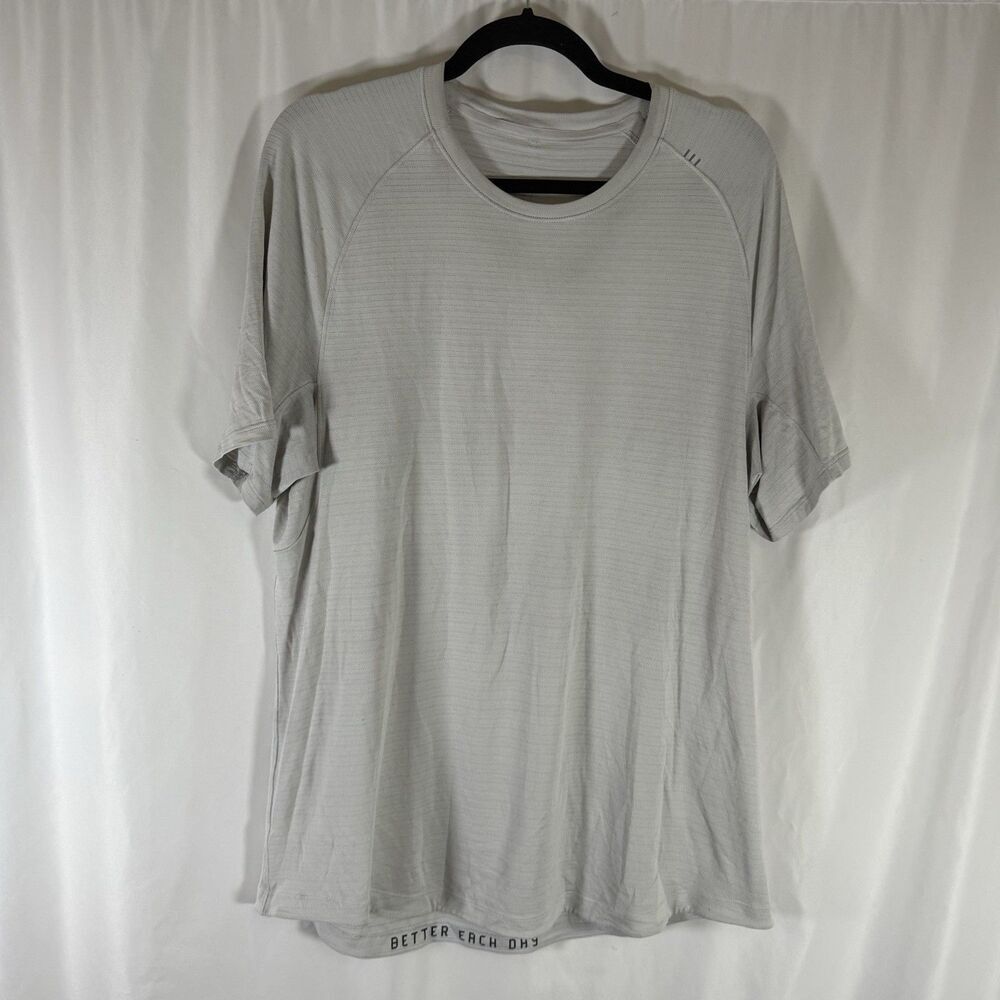 Lululemon Shirt Men's XL Light Grey Short Sleeve Round Neck Breathable